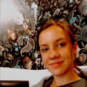 Meet your Posher, Laura